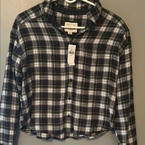 American Eagle Outfitters Black and White Button Down Shirt